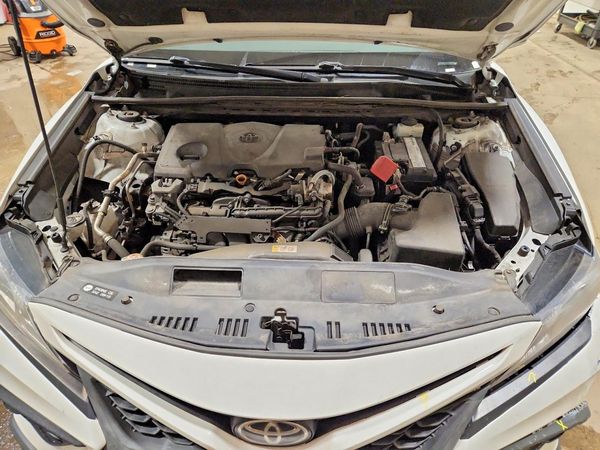 2022 TOYOTA CAMRY SE — Engine bay