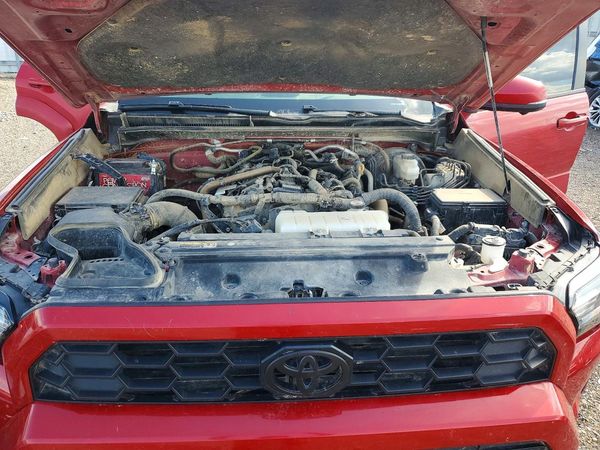2025 TOYOTA 4RUNNER — Engine bay