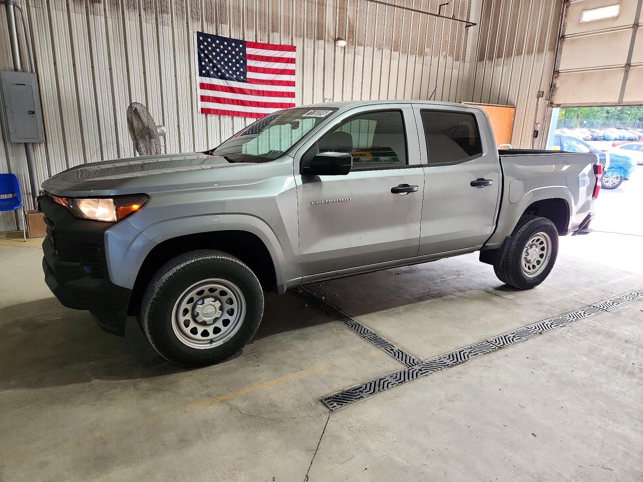 2025 CHEVROLET COLORADO Work Truck — Front 3/4