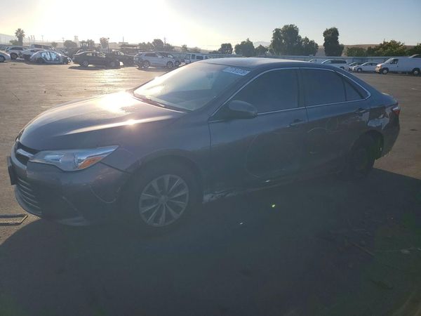 2016 TOYOTA CAMRY — Front 3/4