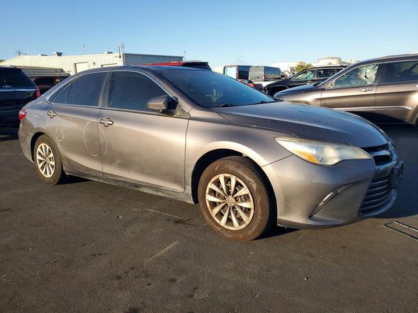 2016 TOYOTA CAMRY — Passenger 3/4