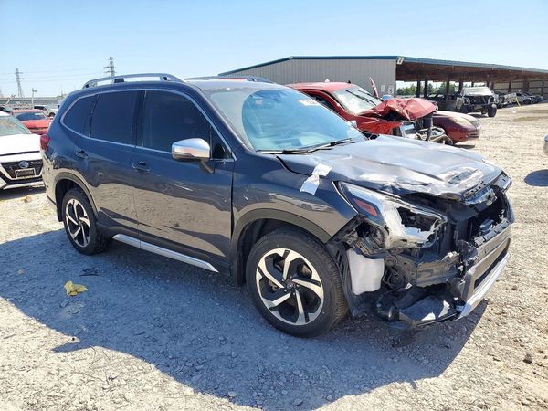 2023 SUBARU FORESTER — Passenger 3/4