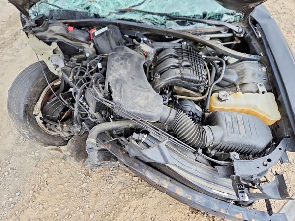 2019 DODGE CHARGER SXT — Engine bay