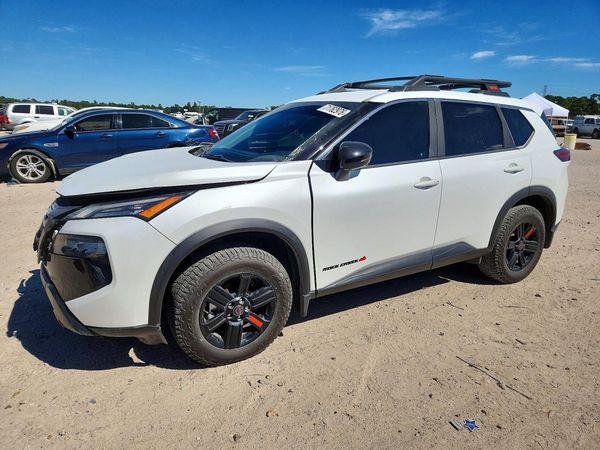 2026 NISSAN ROGUE SV — Front 3/4