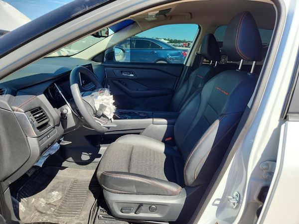 2026 NISSAN ROGUE SV — DENT