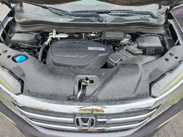 2017 HONDA PILOT EXL — Engine bay