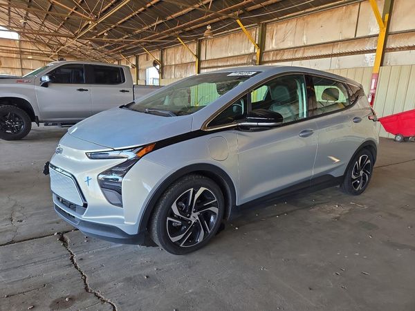 2023 CHEVROLET BOLT 2LT — Front 3/4