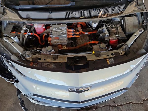 2023 CHEVROLET BOLT 2LT — Engine bay