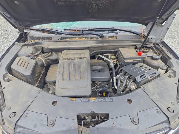 2016 CHEVROLET EQUINOX LT — Engine bay