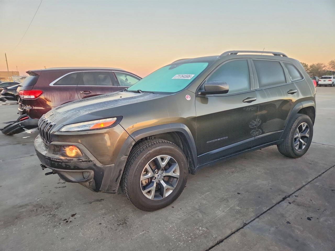 2015 JEEP CHEROKEE Trailhawk — Front 3/4