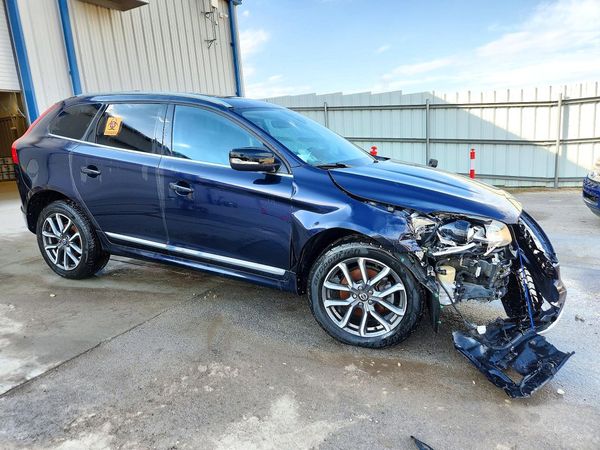 2017 VOLVO XC60 Dynamic — Passenger 3/4