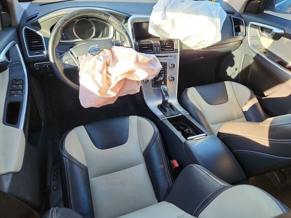 2017 VOLVO XC60 Dynamic — CKPT