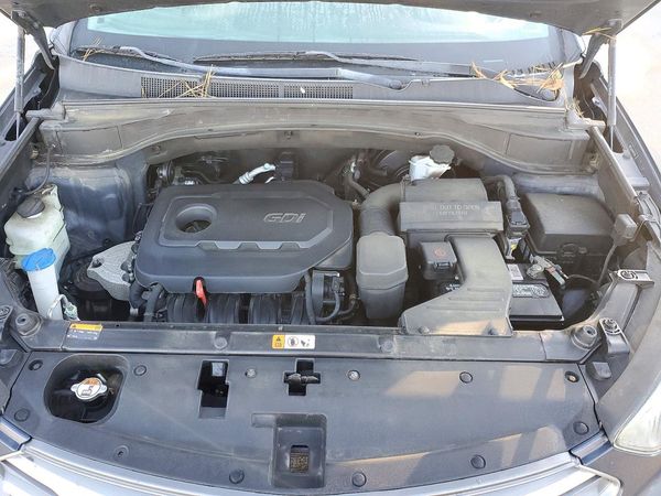 2017 HYUNDAI SANTA FE — Engine bay