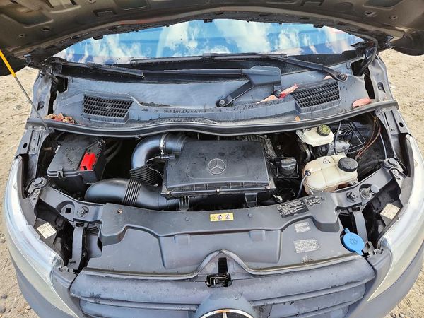 2022 MERCEDES-BENZ METRIS 447 (VS20) — Engine bay