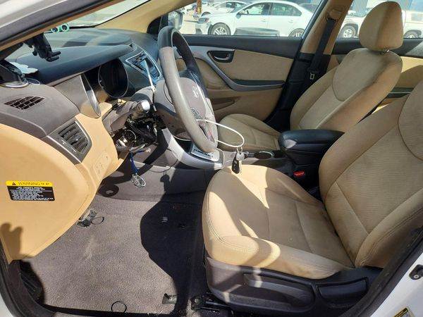 2012 HYUNDAI ELANTRA GLS(Middle grade) — DENT