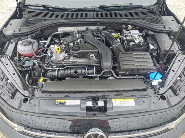 2027 VOLKSWAGEN JETTA SE — Engine bay