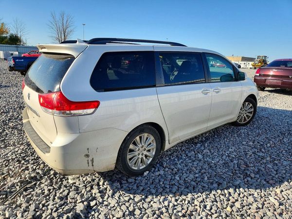 2012 TOYOTA SIENNA — PSRA