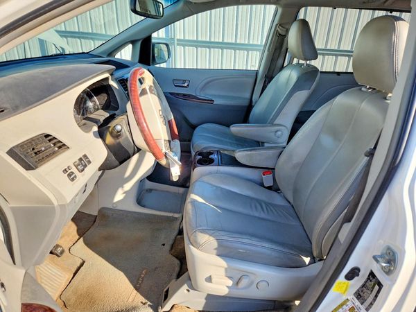 2012 TOYOTA SIENNA — DENT