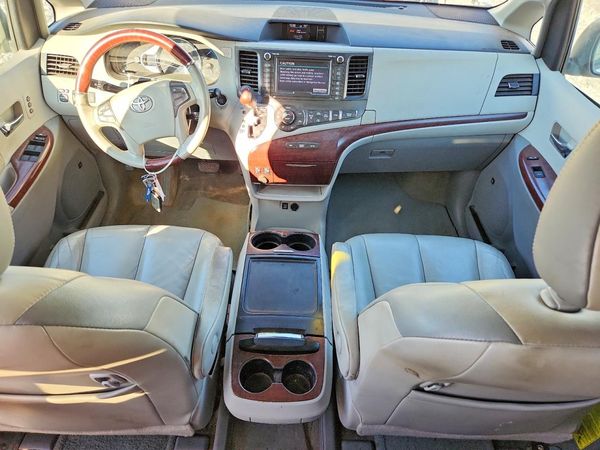 2012 TOYOTA SIENNA — CKPT