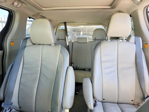 2012 TOYOTA SIENNA — SUVN