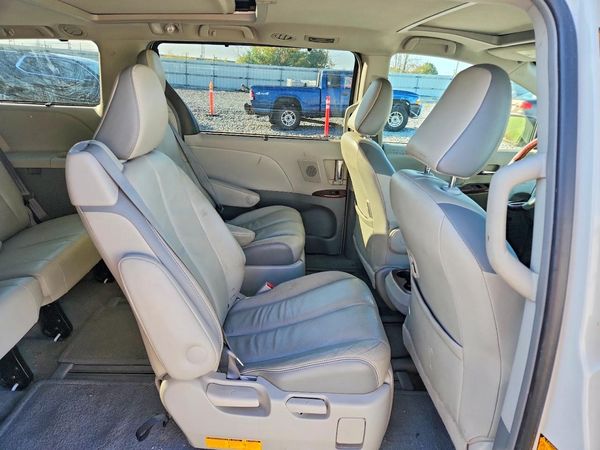 2012 TOYOTA SIENNA — PSRS