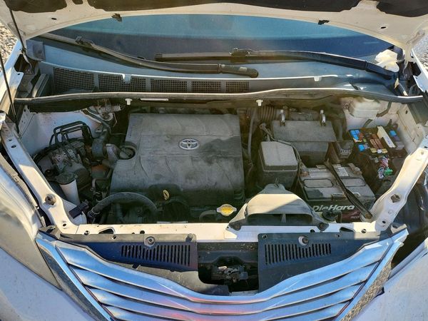 2012 TOYOTA SIENNA — Engine bay