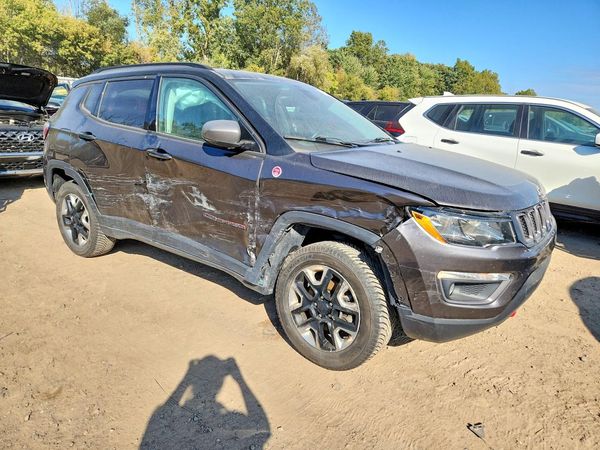 2018 JEEP COMPASS Trailhawk — Passenger 3/4
