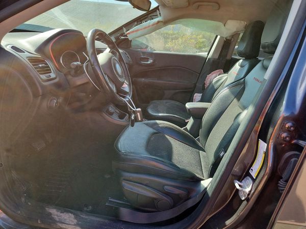 2018 JEEP COMPASS Trailhawk — DENT
