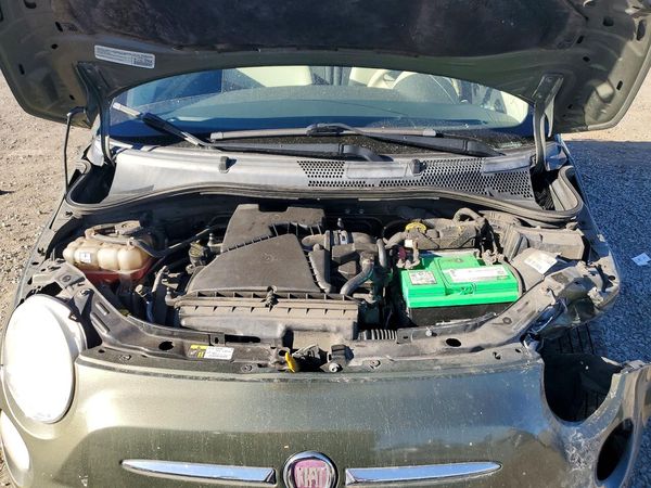 2015 FIAT 500 Pop — Engine bay