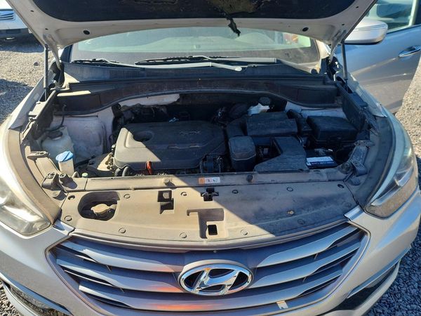 2018 HYUNDAI SANTA FE — Engine bay