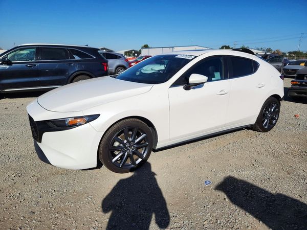 2022 MAZDA 3 Preferred Package — Front 3/4