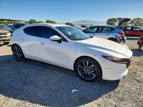 2022 MAZDA 3 Preferred Package — Passenger 3/4