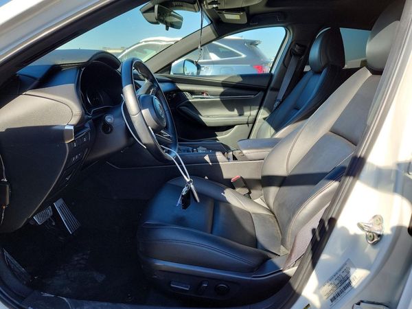 2022 MAZDA 3 Preferred Package — DENT