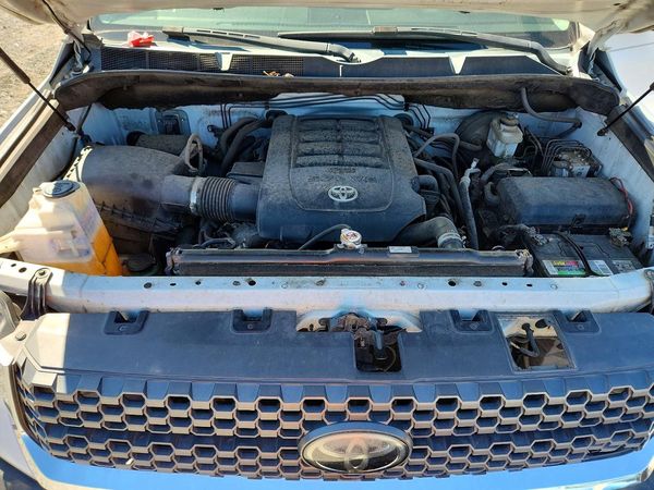 2021 TOYOTA TUNDRA SR5 grade — Engine bay