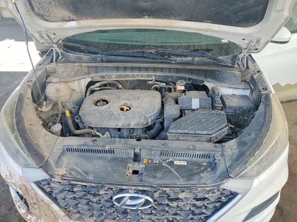 2020 HYUNDAI TUCSON SE — Engine bay