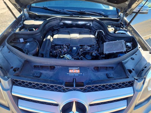 2015 MERCEDES-BENZ GLK — Engine bay