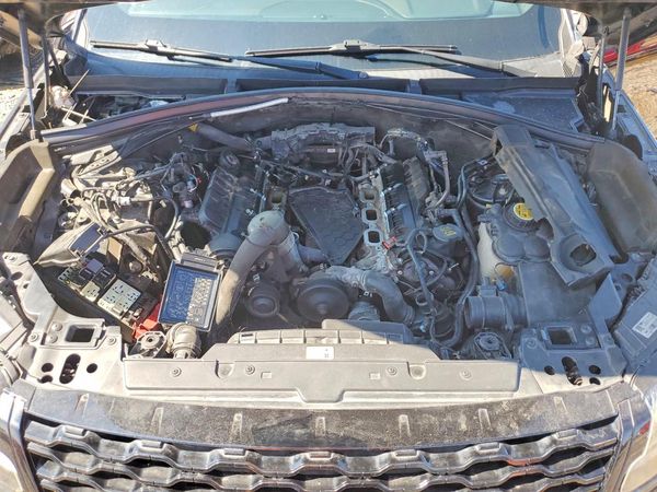 2018 LAND ROVER RANGEROVER R-Dynamic SE — Engine bay