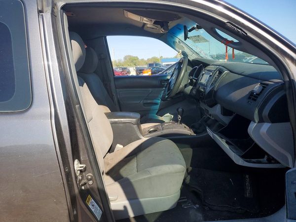 2015 TOYOTA TACOMA Delux Grade — DENT