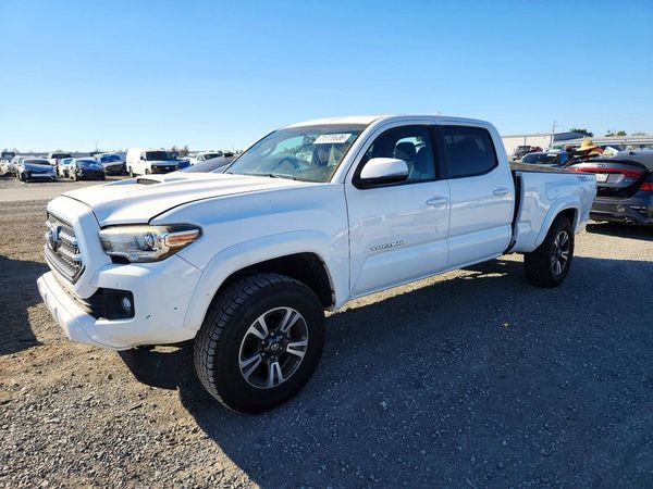 2017 TOYOTA TACOMA SR5/TRD Sport — Front 3/4
