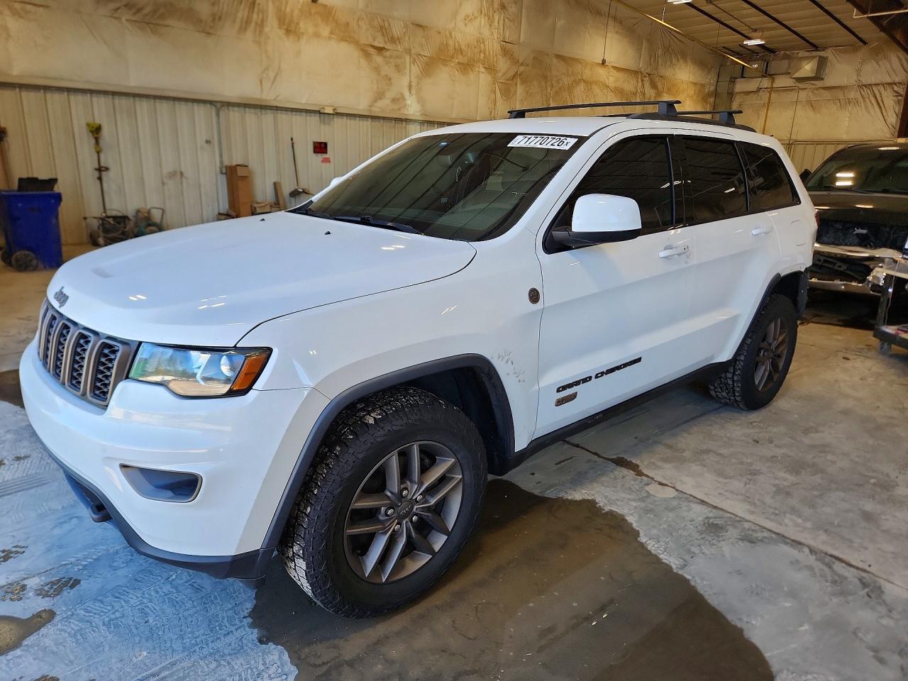 2016 JEEP CHEROKEE Laredo — Front 3/4