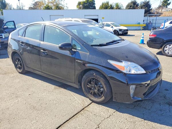 2013 TOYOTA PRIUS — Passenger 3/4