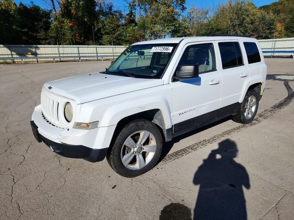 2014 JEEP PATRIOT Sport — Front 3/4