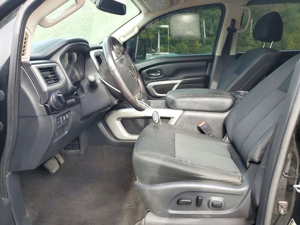 2018 NISSAN TITAN — DENT