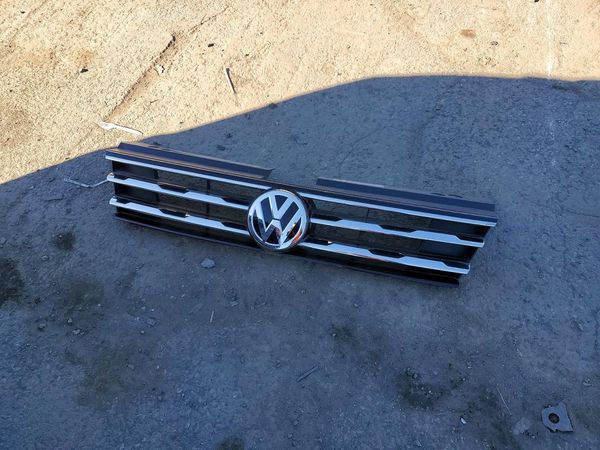 2019 VOLKSWAGEN TIGUAN — LOOS