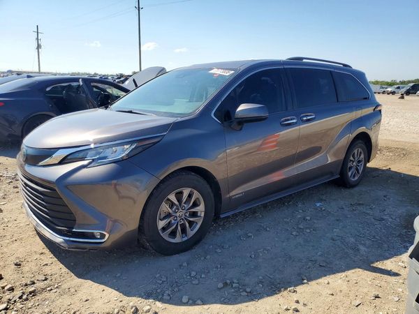 2021 TOYOTA SIENNA XLE — Front 3/4