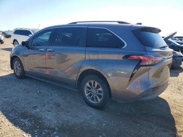 2021 TOYOTA SIENNA XLE — DSRA