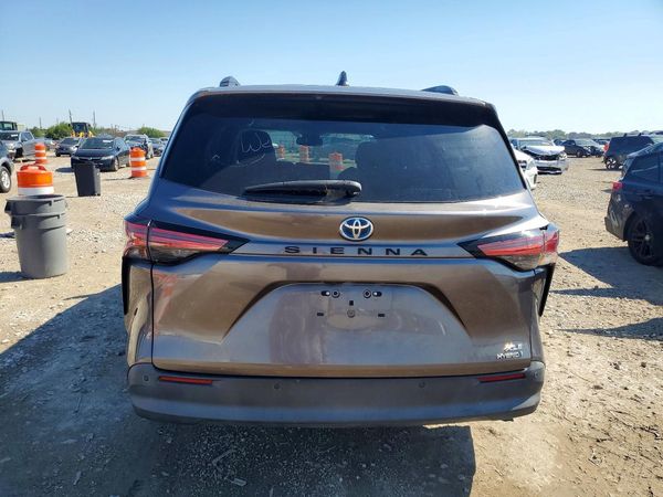 2021 TOYOTA SIENNA XLE — DIRR