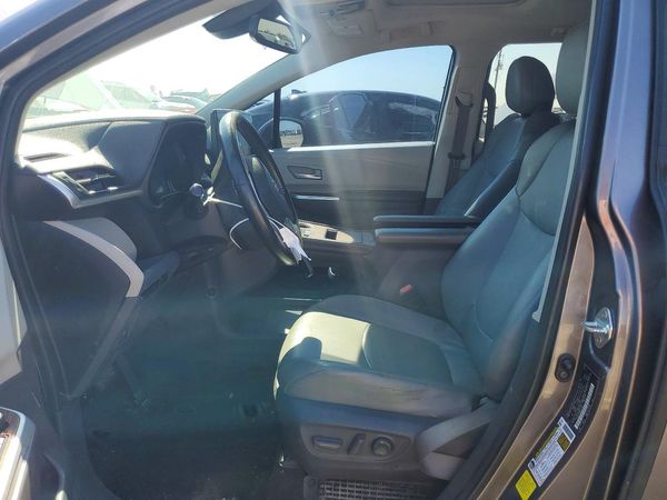 2021 TOYOTA SIENNA XLE — DENT