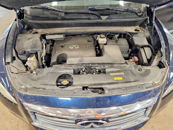 2015 INFINITI QX60 — Engine bay
