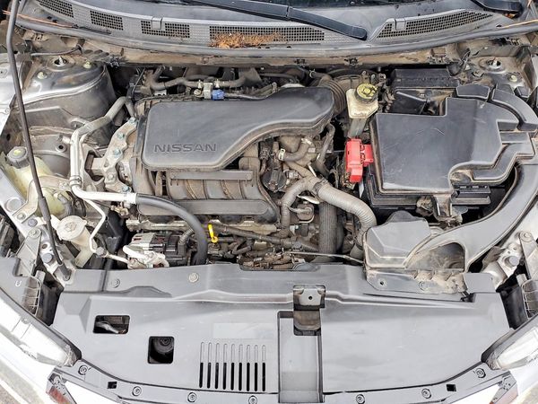 2021 NISSAN ROGUE SPORT SL — Engine bay